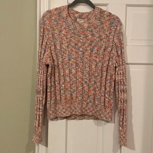 Crew neck, knitted sweater.